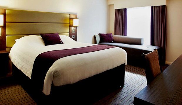 Premier Inn Premier Inn Heathrow Airport Terminal 4 스탠웰 외부 사진