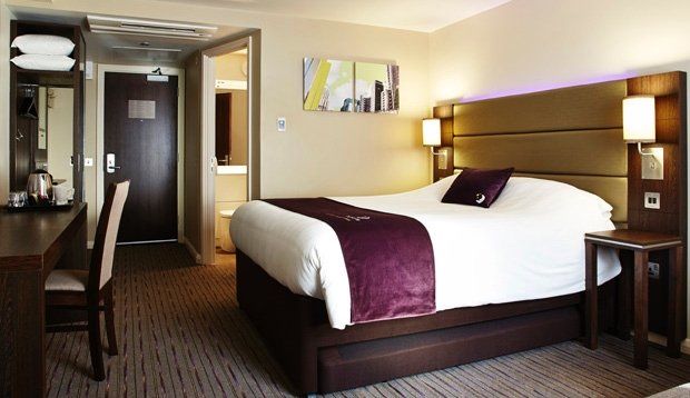 Premier Inn Premier Inn Heathrow Airport Terminal 4 스탠웰 외부 사진